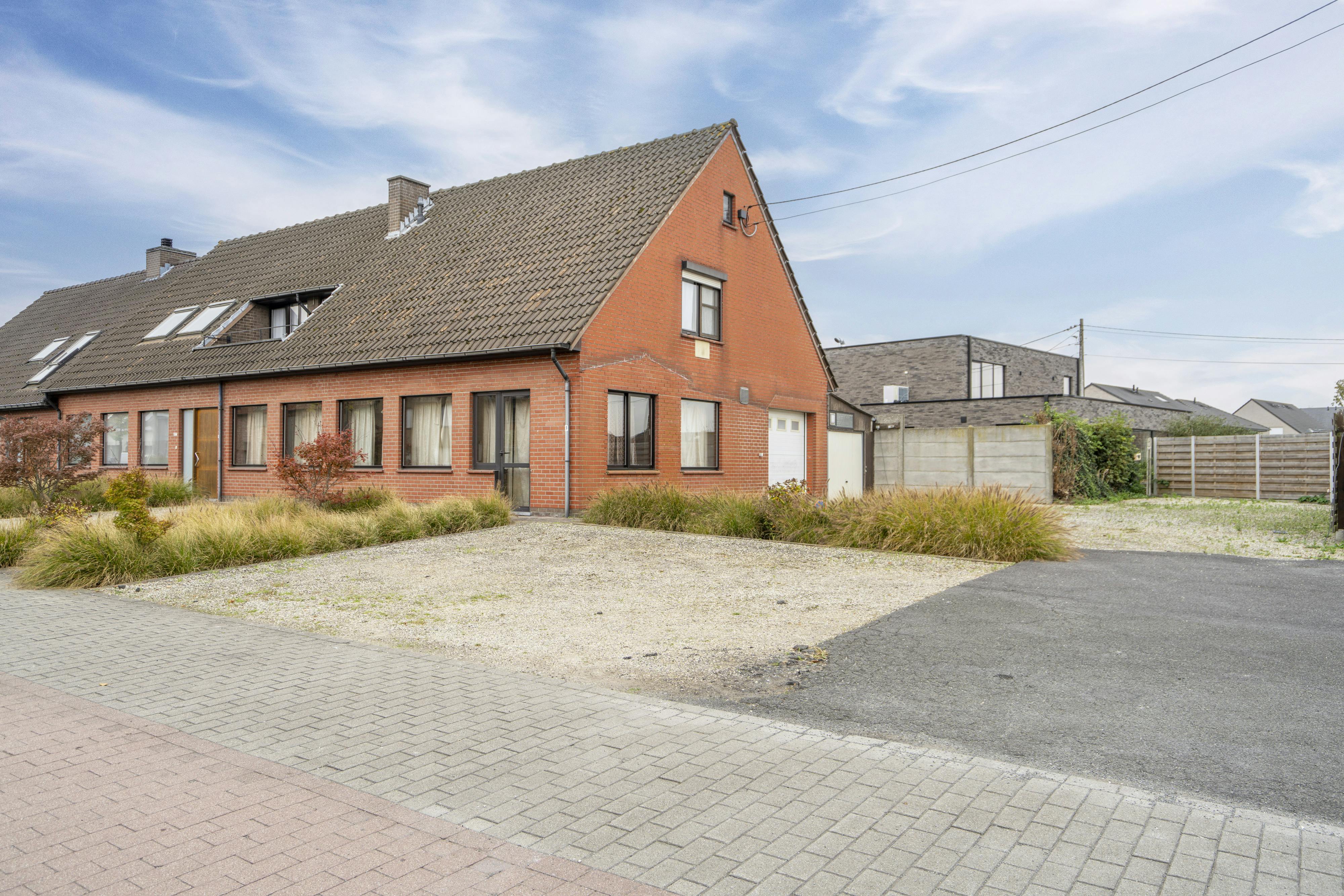 Commercieel interessant pand met woonst in Rekkem foto 12