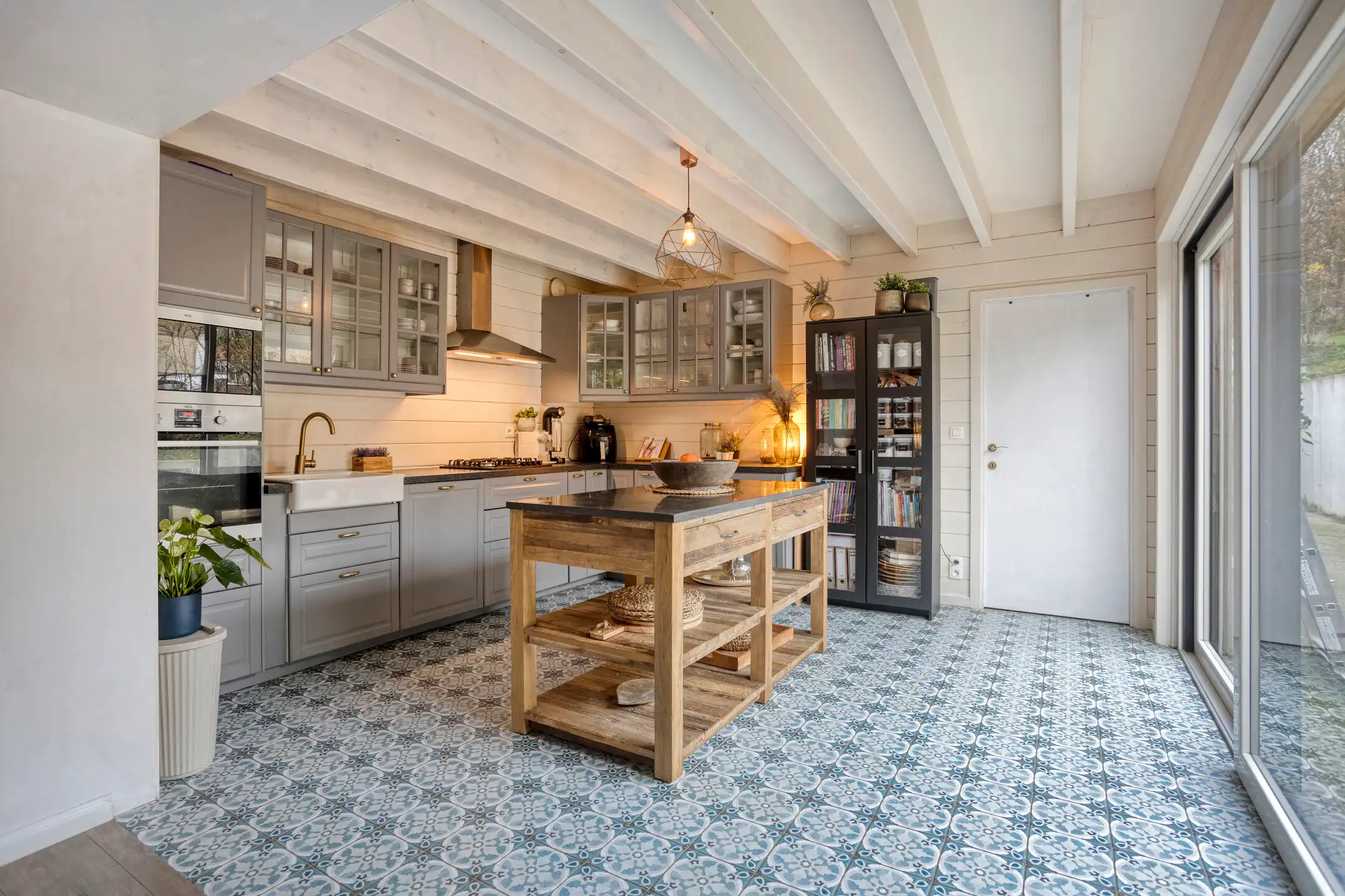 Authentieke woning met 5 slaapkamers op een ruim perceel foto 8