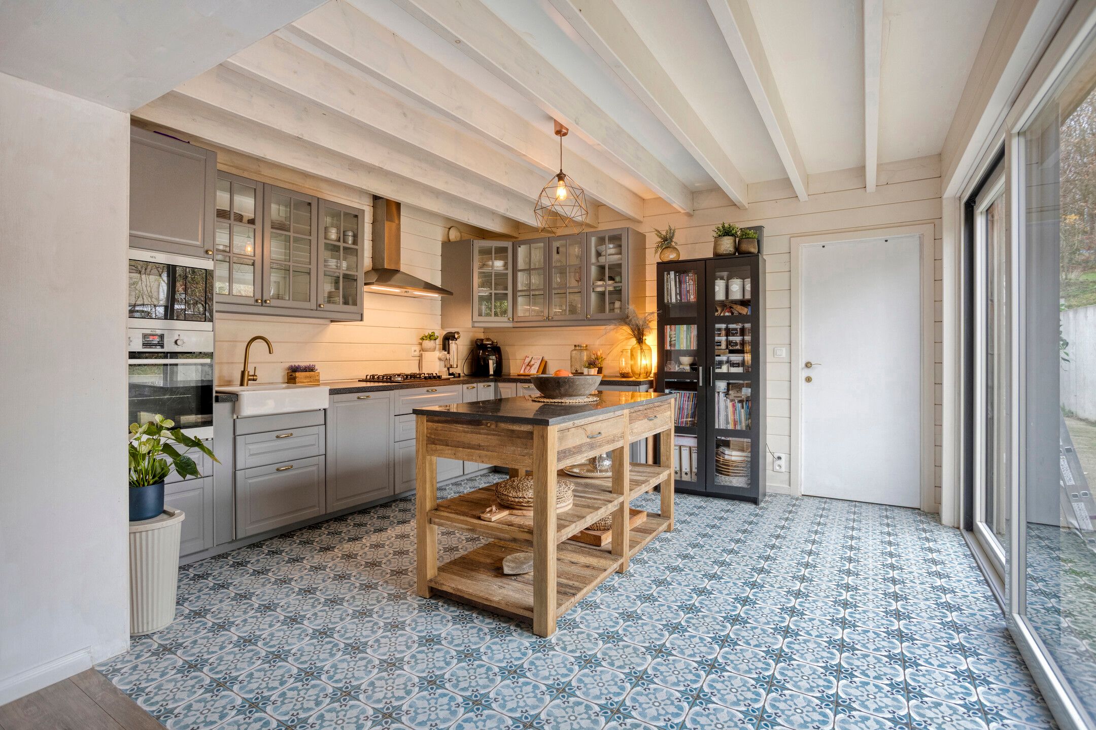 Authentieke woning met 5 slaapkamers op een ruim perceel foto 8