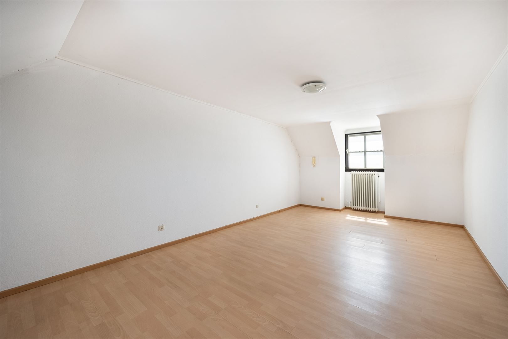 Grote woning in de dorpskern, met tuin en achter-uitweg. 'Must-see'! foto 17