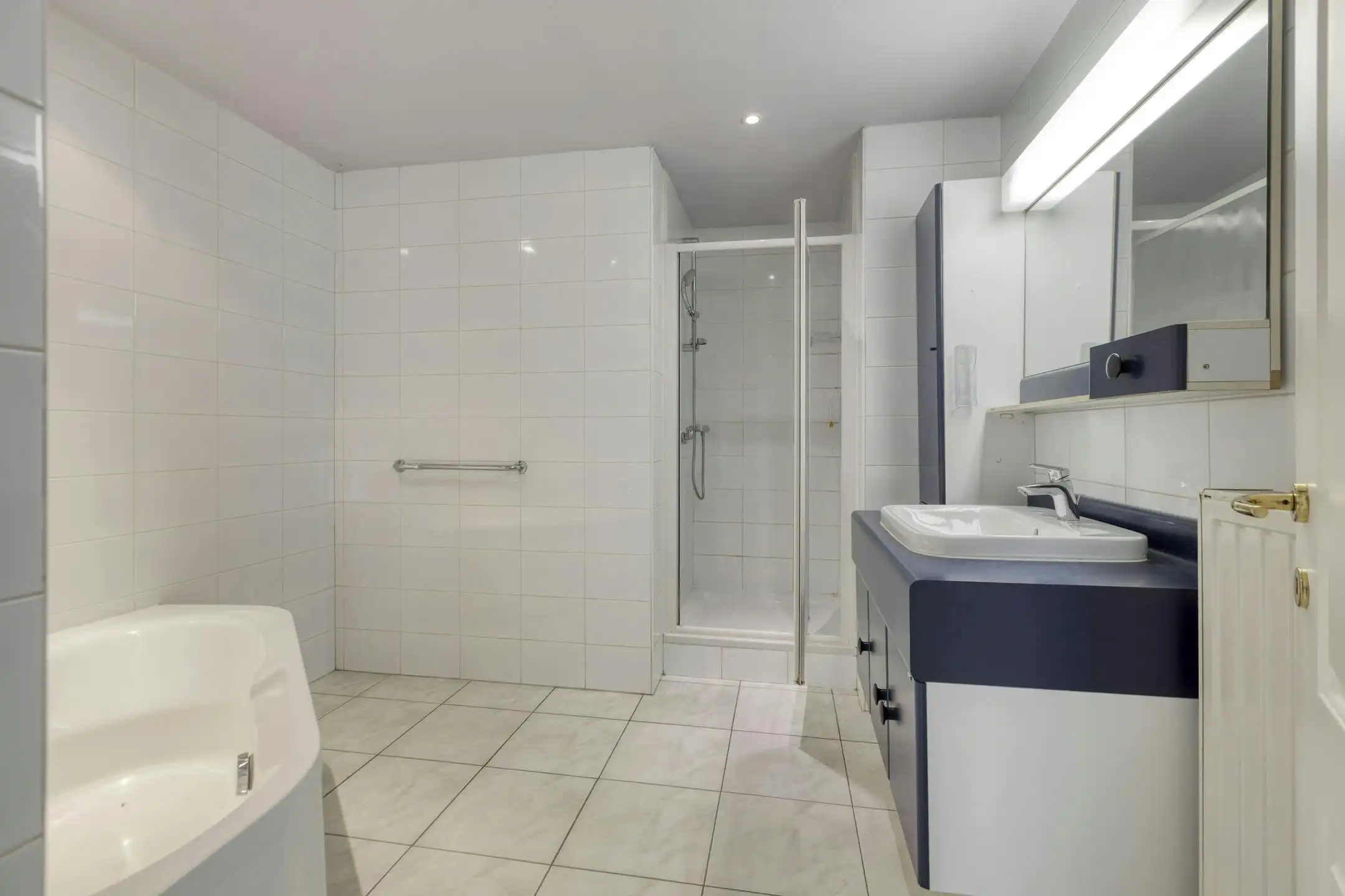 Opbrengsteigendom met 2 appartementen en hangaar te Lummen foto 16