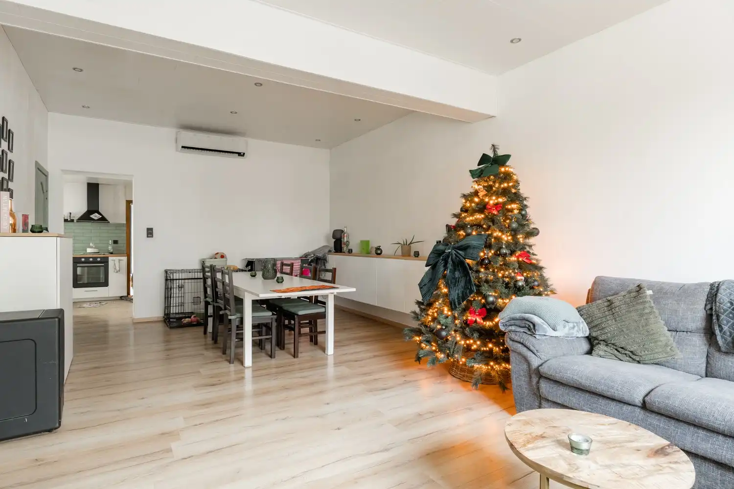 Karaktervolle woning met tal van mogelijkheden in het hart van Neerpelt foto 4