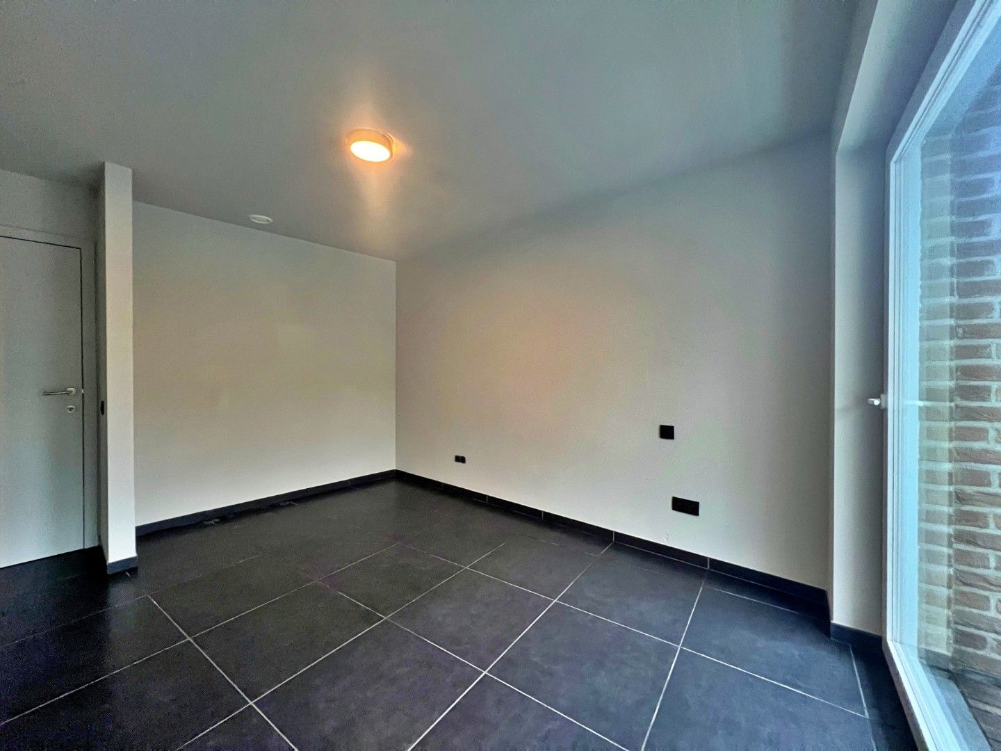 2-slaapkamer appartement met 2 overdekte staanplaatsen foto 10