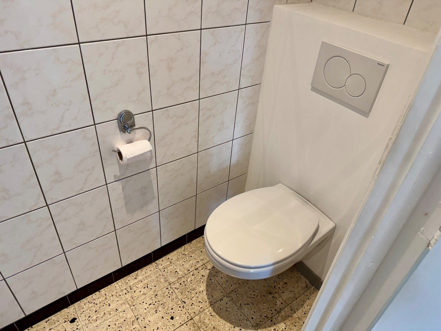 Mooi instapklaar 2-slaapkamerappartement met garage en parking in Merchtem foto 12