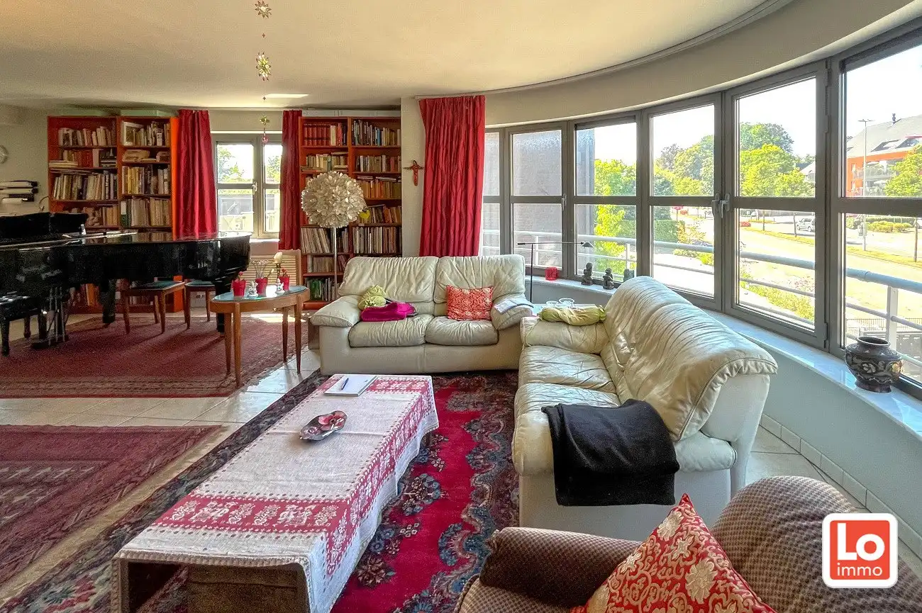 VERKOCHT! Ruim en gezellig appartement met garage in het centrum Lochristi! foto 10