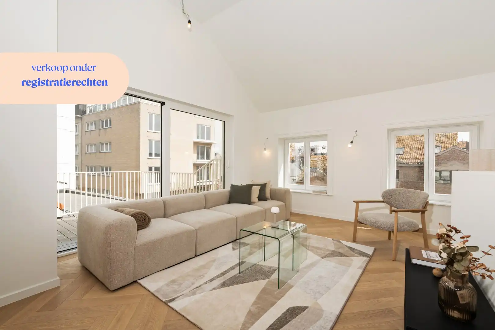 Luxueus penthouse duplex te koop in Oostende in Villa Rembrandt met terras, karaktervolle renovatie en moderne afwerking foto {{pictureIndex}}
