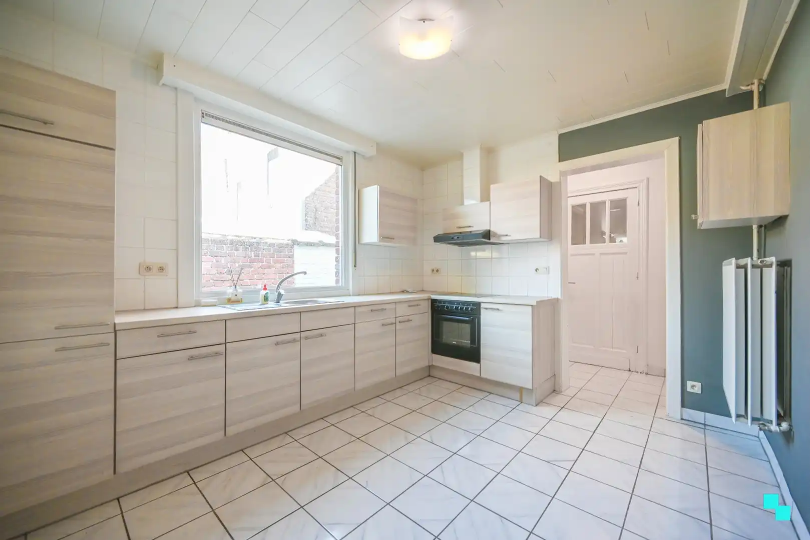 Op te frissen eengezinswoning met uitweg achteraan foto 8