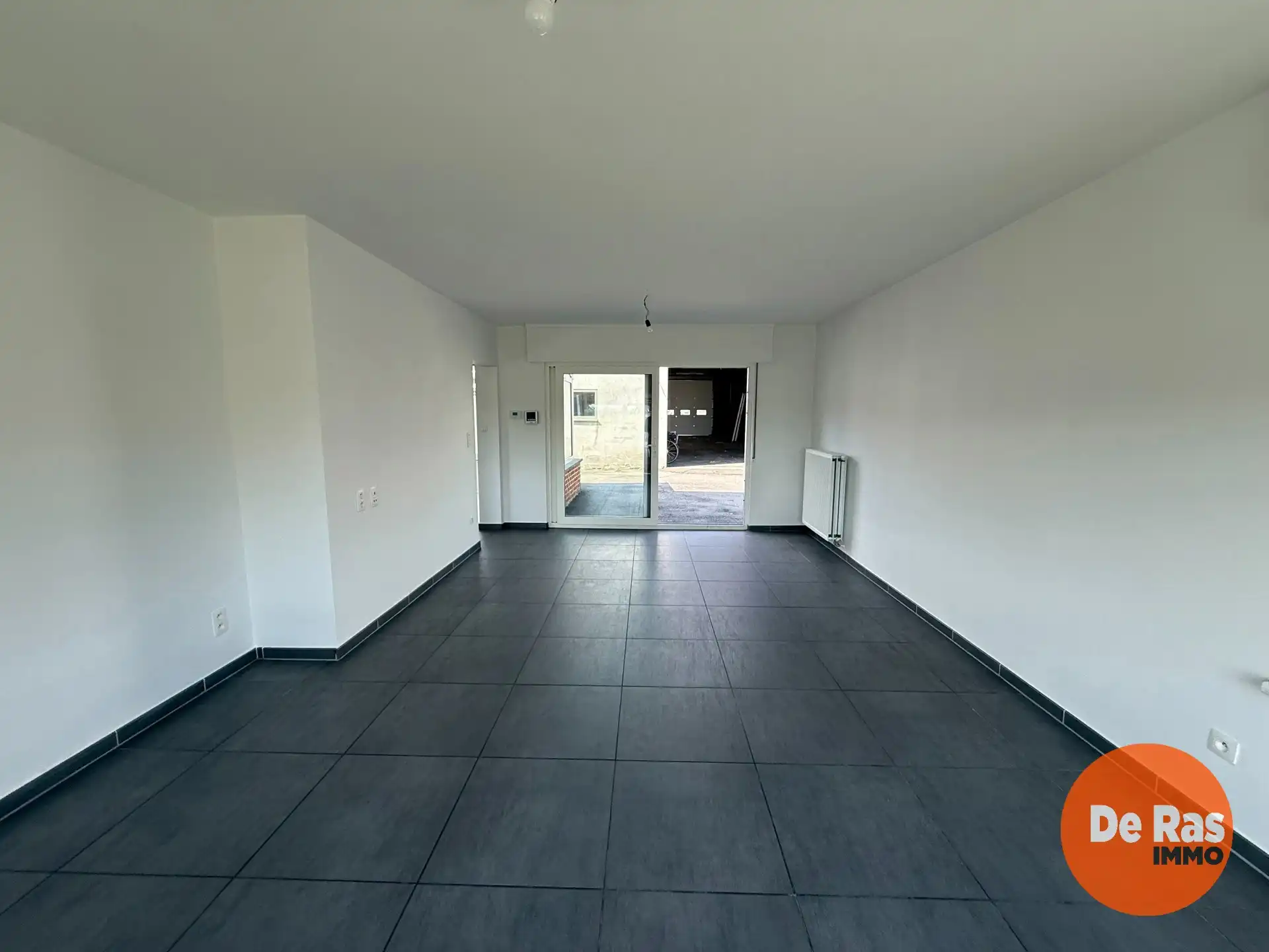 WICHELEN - Ruime woning met multifunctionele loods. foto 3