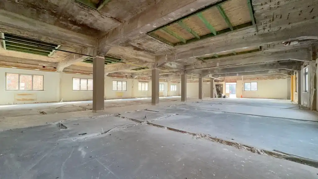 Kantoorrenovatieproject te koop vlakbij klaverblad in Gent foto 5
