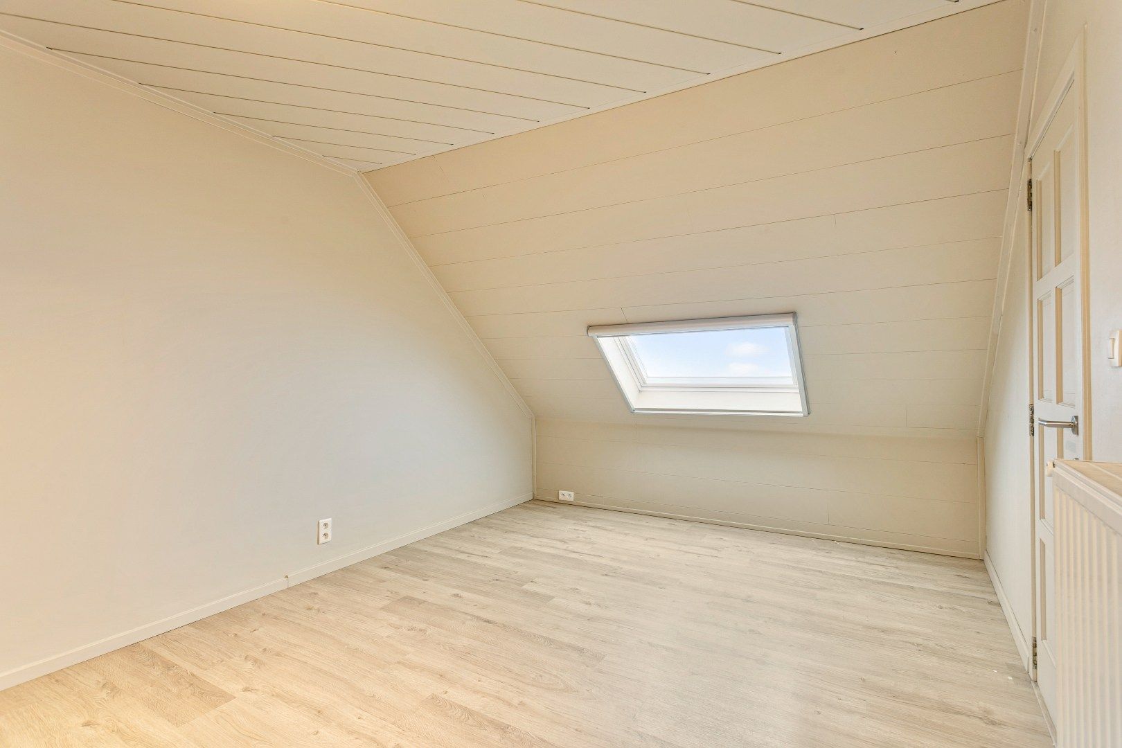 Ruim en zonnig appartement met terras + privé staanplaats foto 10