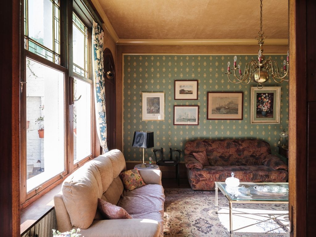 Op te frissen, karaktervolle art déco herenwoning naar de hand van architect J. Hebbelynck met aangename stadstuin met bijzonder veel potentieel. foto 4