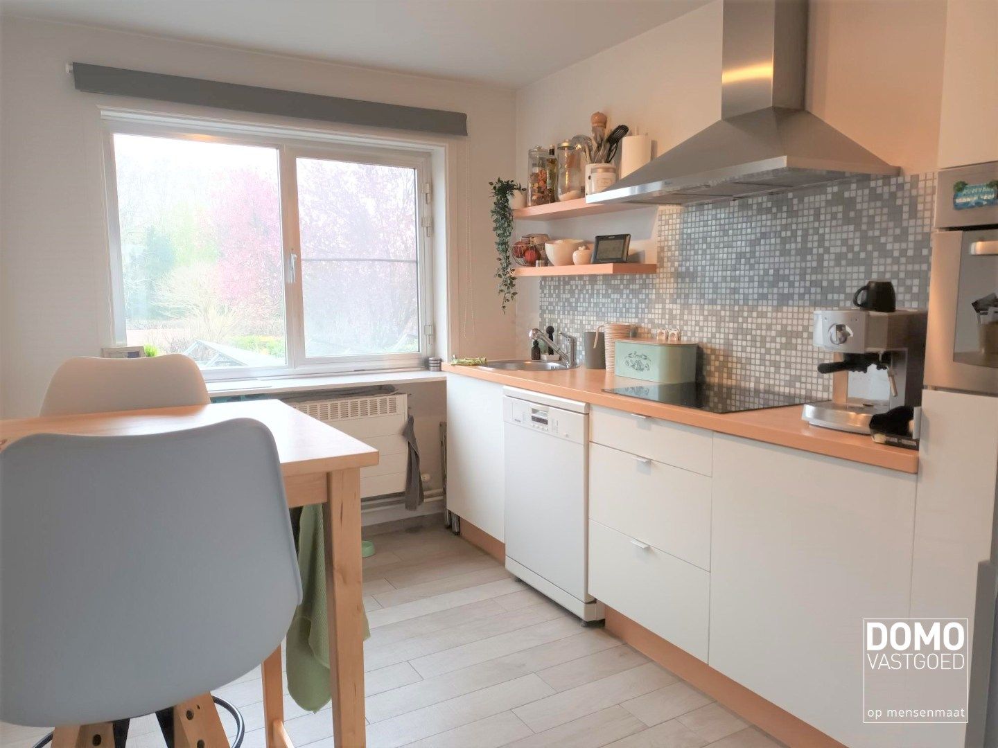 Instapklaar en knap ingericht appartement. foto 3