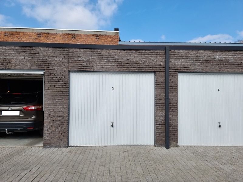 Afgesloten garagebox op priveterrein foto 5