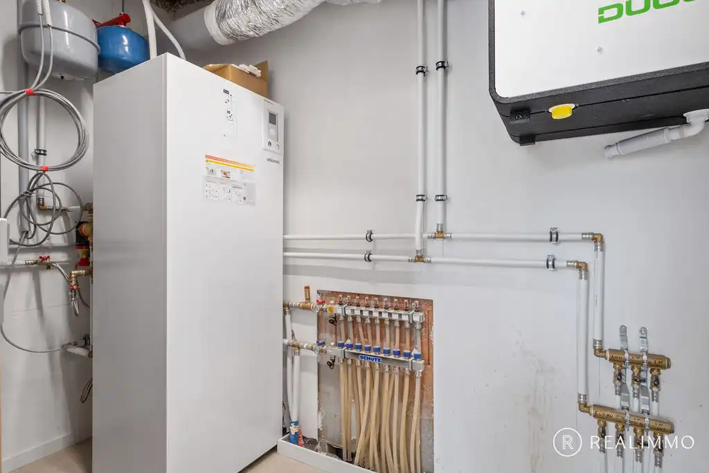 Instapklaar & stijlvol wonen met aangelegde tuin, oprit én terras! foto 17