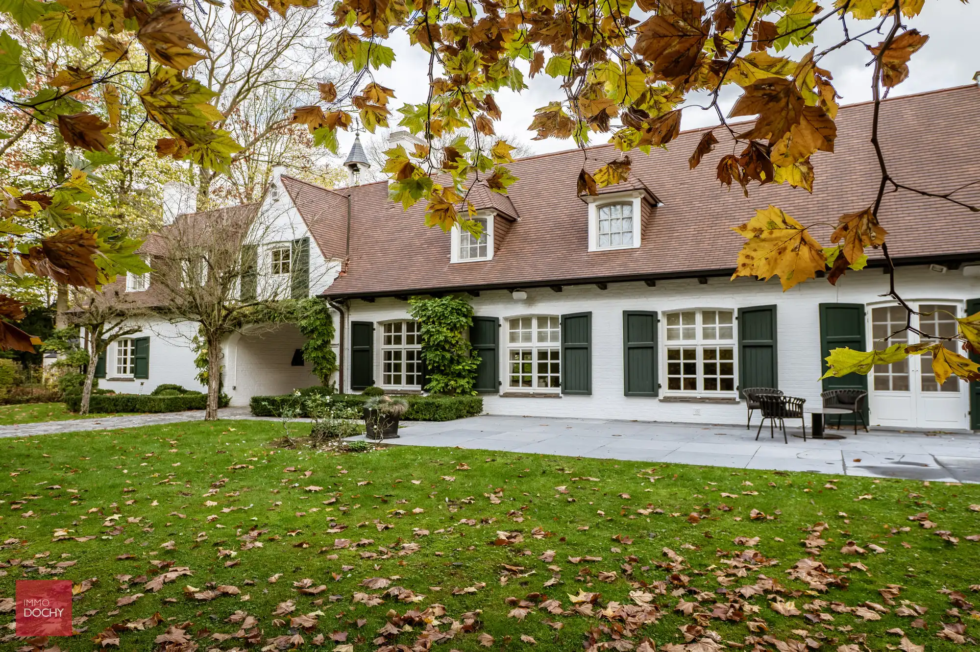 Instapklare ruime villa in residentiële buurt foto 6