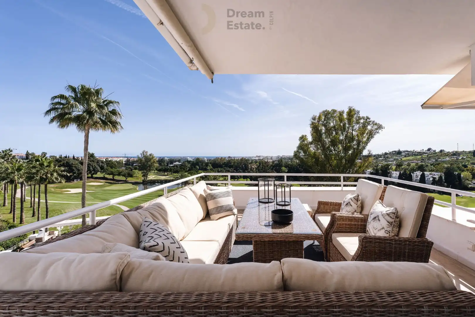 Luxe frontline Golf Penthouse in Nueva Andalucía foto {{pictureIndex}}