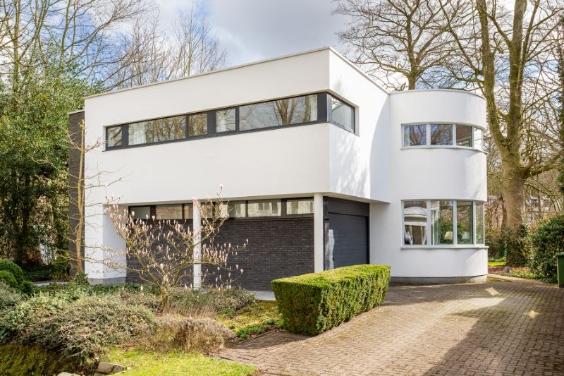 Prachtige architecturale villa op toplocatie, instapklaar! foto {{pictureIndex}}