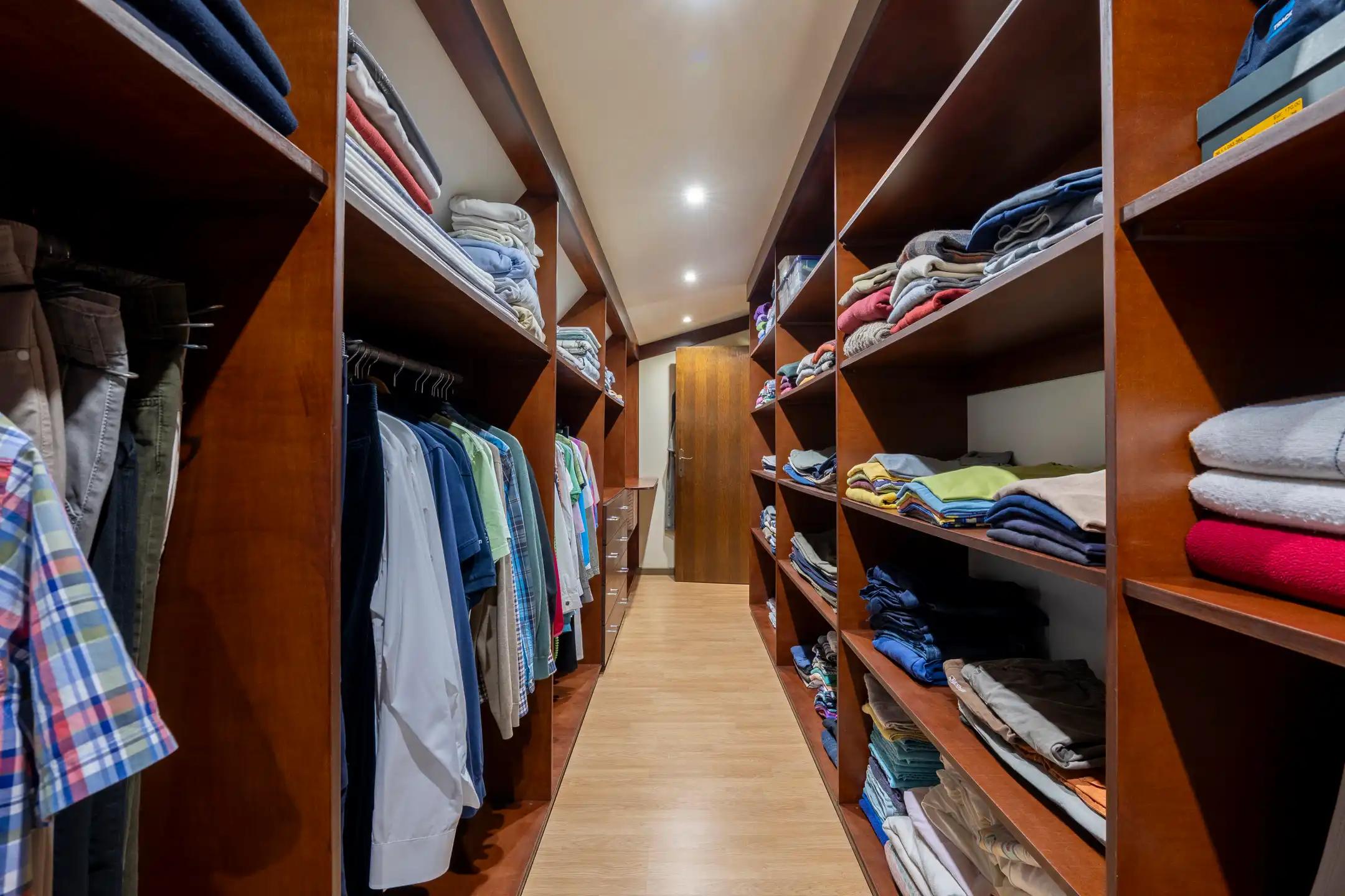 Ruime villa met aangelegde tuin foto 22