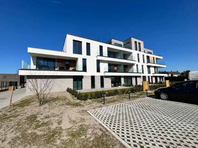 App met 2  slpkm, garage en kelderberging foto 2