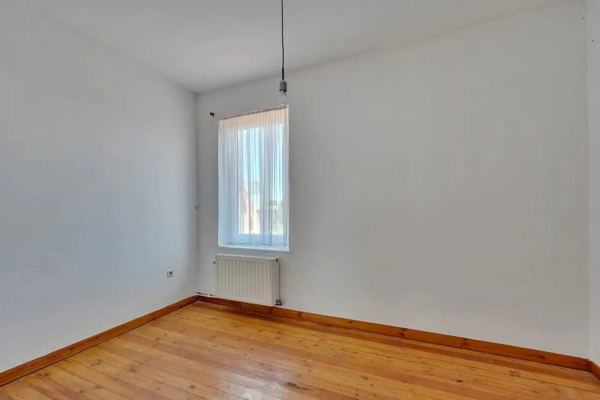 Landelijk gelegen woning met zes slaapkamers foto 18