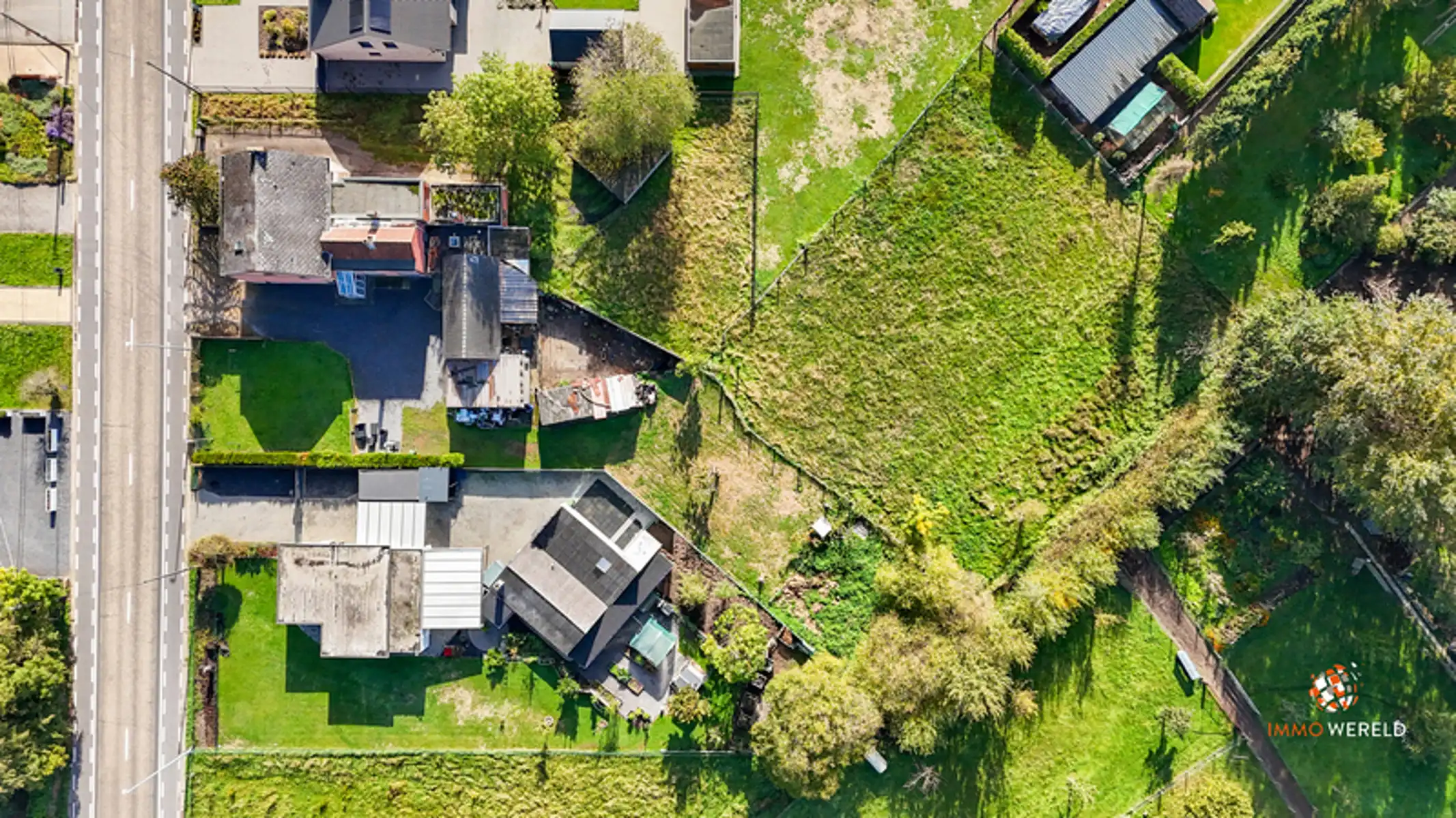 Ruime woning met 5 slaapkamers en grote wei op 24a  foto 24