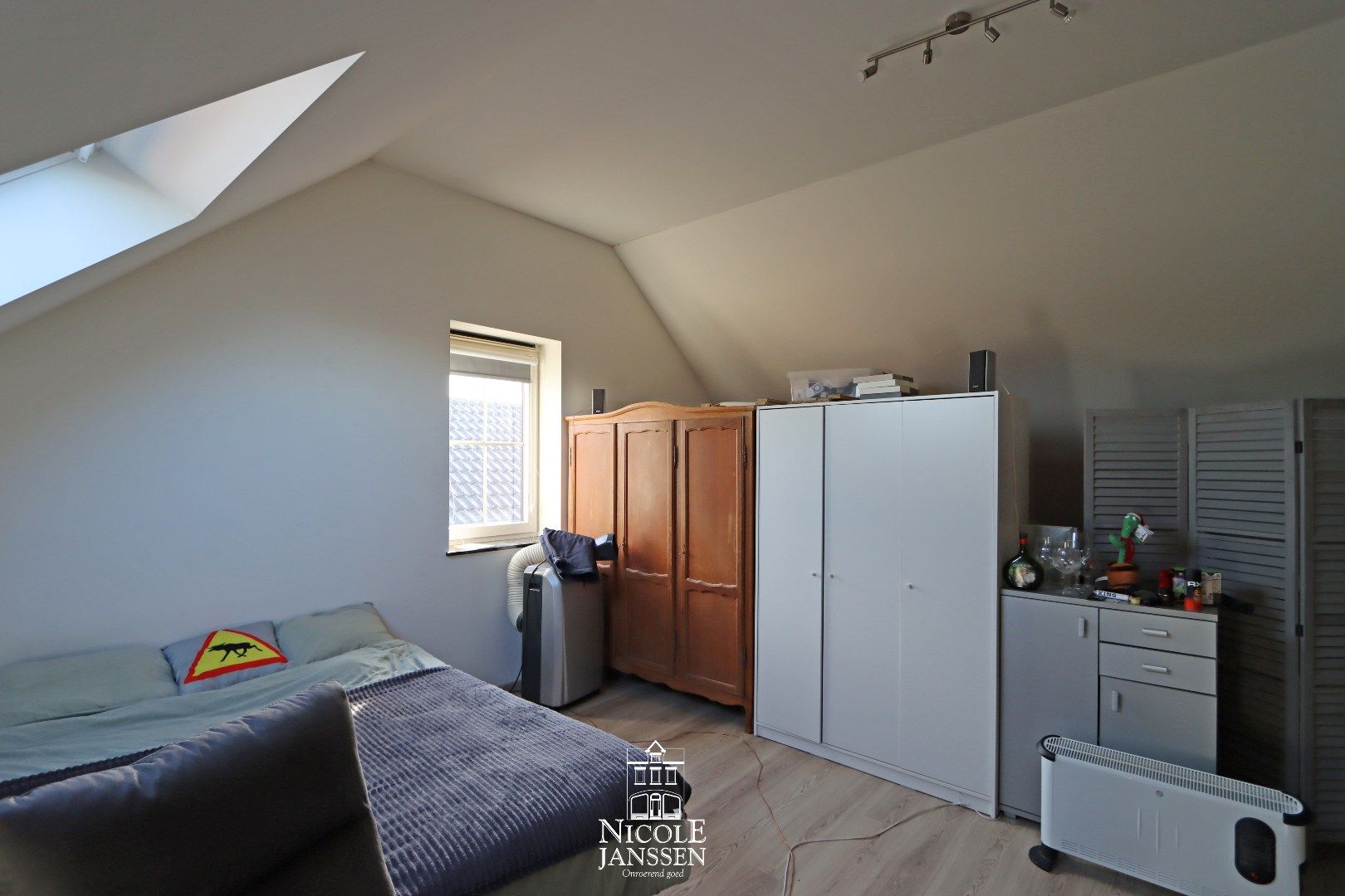 Nieuwbouwwoning met drie slaapkamers, tuintje en carport op een aangename en rustige locatie in Kessenich foto 15