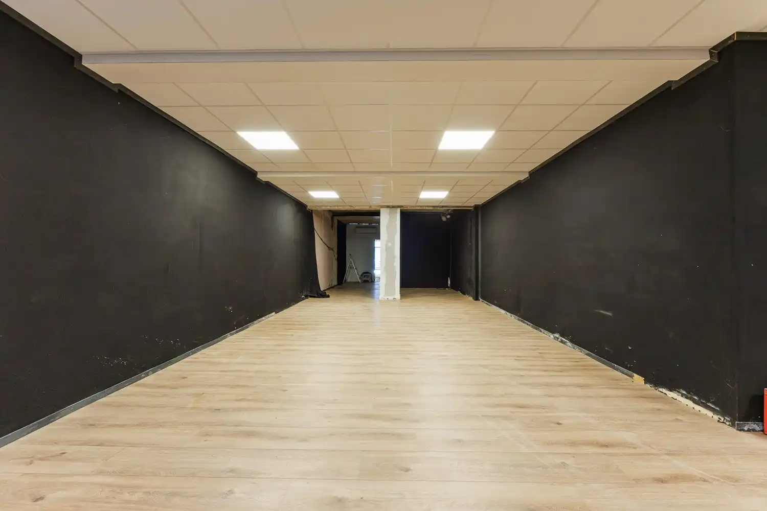 Uniek multifunctioneel gebouw met polyvalente ruimte (±300 m²) en gerenoveerde triplexwoning met terras. foto 25