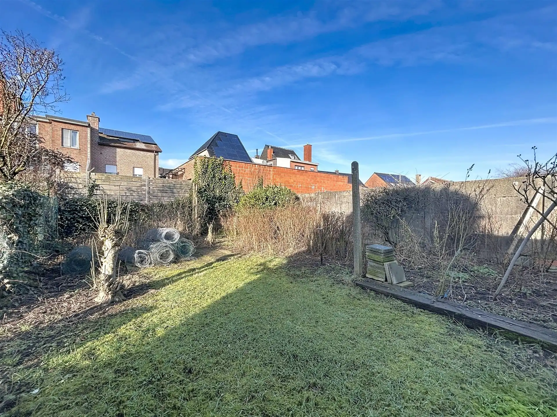  te renoveren woning met garage en tuin in rustige straat. foto 3