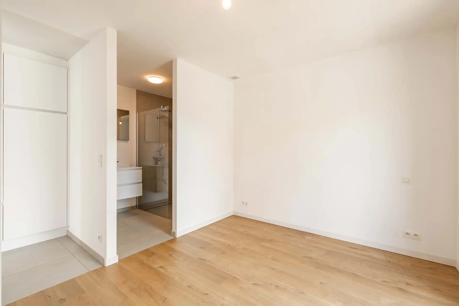 Instapklaar 1-slaapkamerappartement met terras TE HUUR in het centrum van Wielsbeke! foto 13