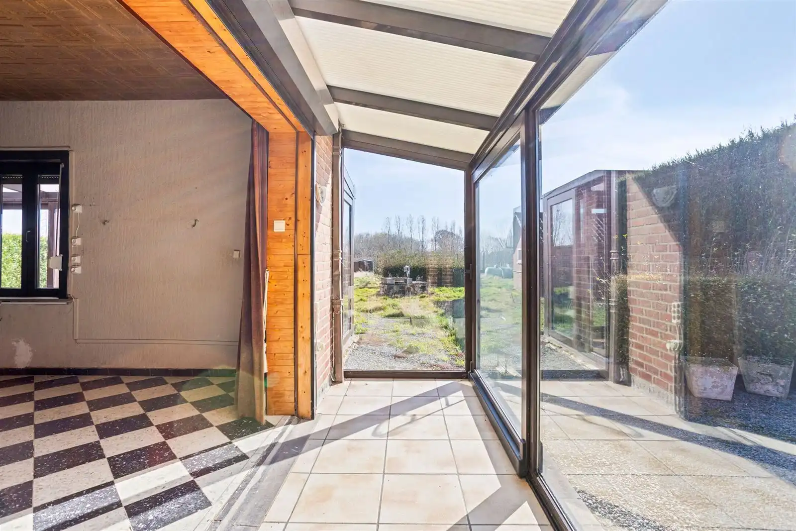 Alleenstaande woning met omringde tuin foto 6