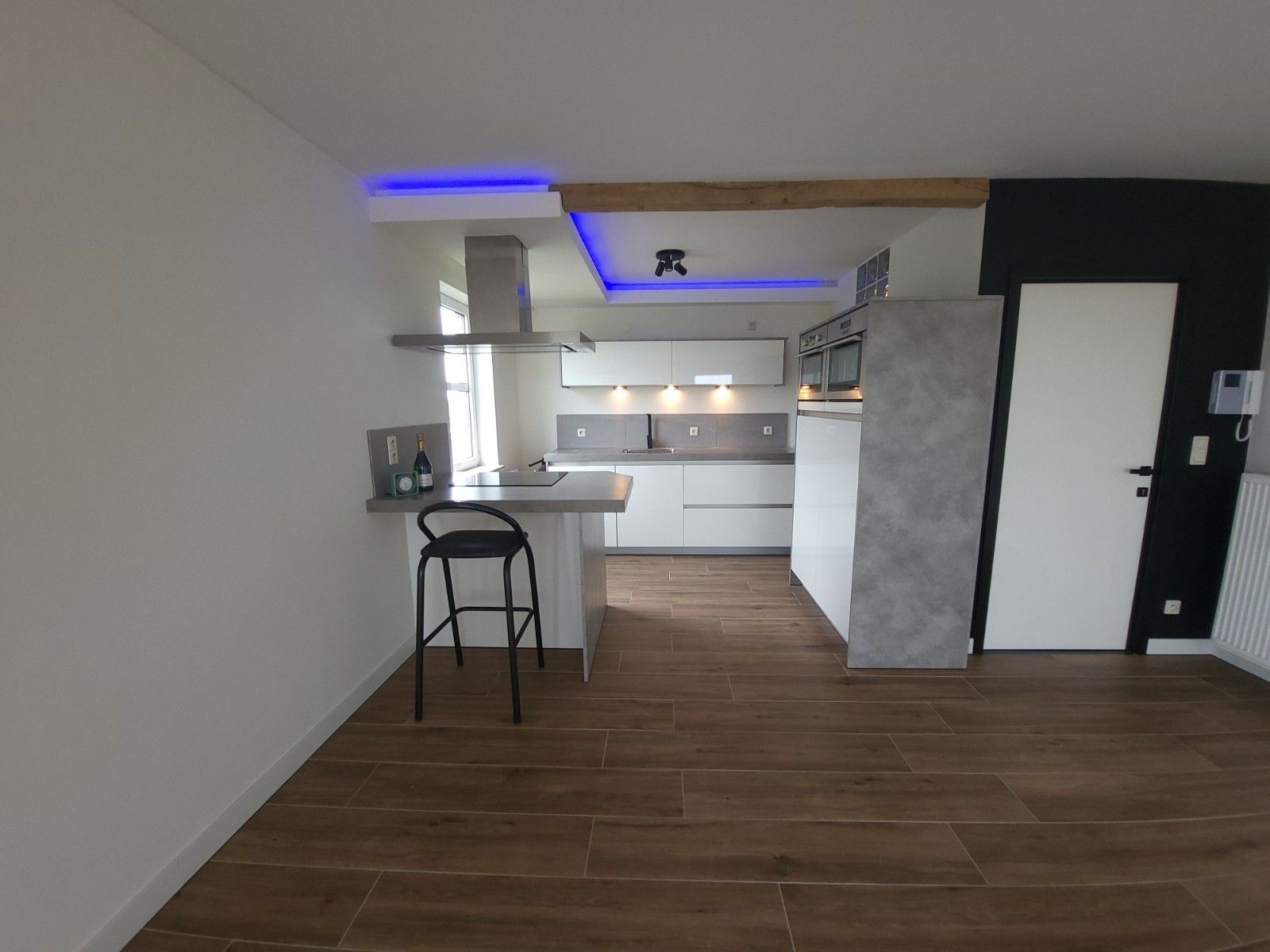 Centraal gelegen 2-slaapkamerappartement te Deinze foto {{pictureIndex}}