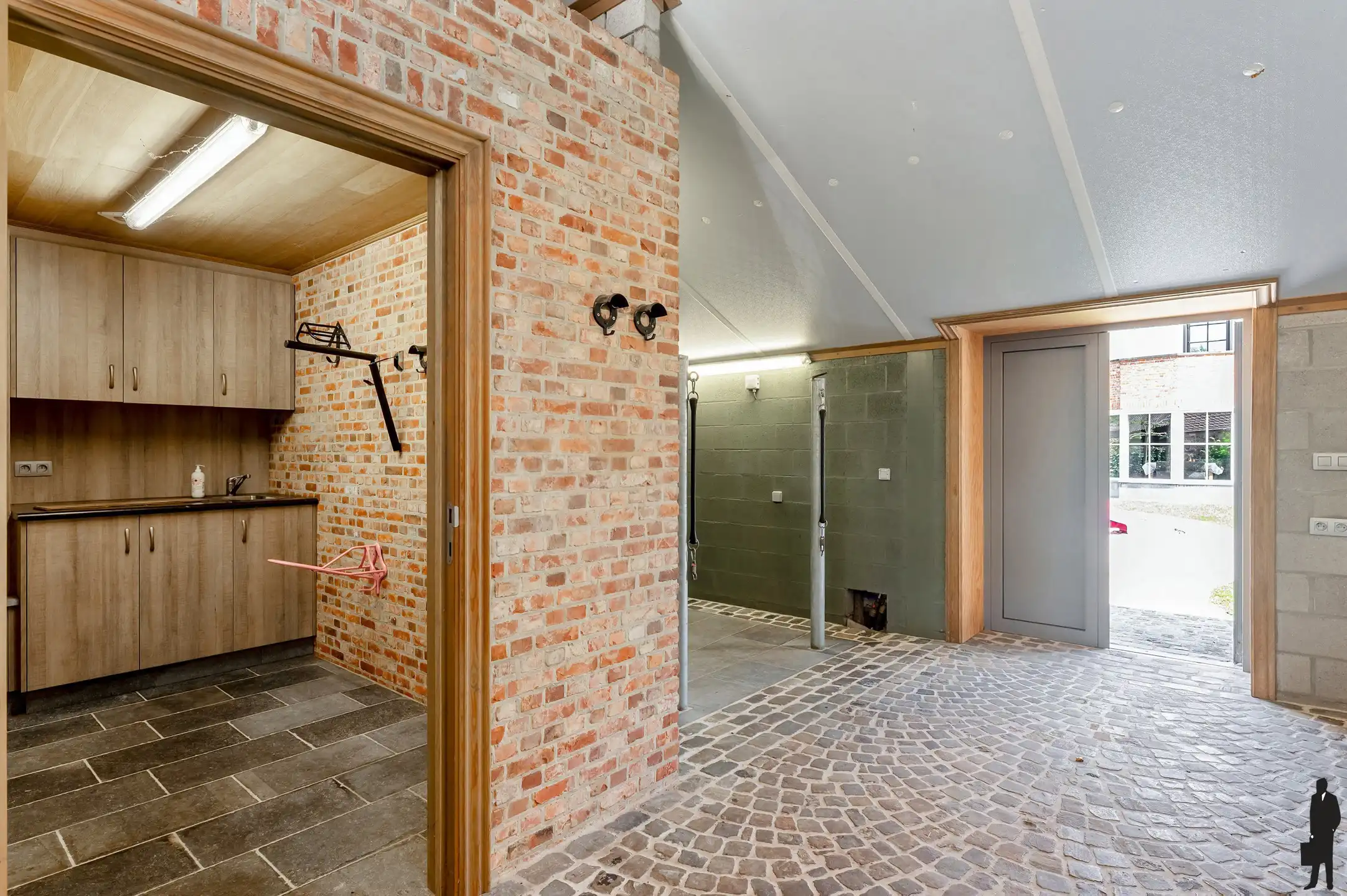 Uitzonderlijke hoevilla met paardenfaciliteiten op ca. 1 ha foto 20