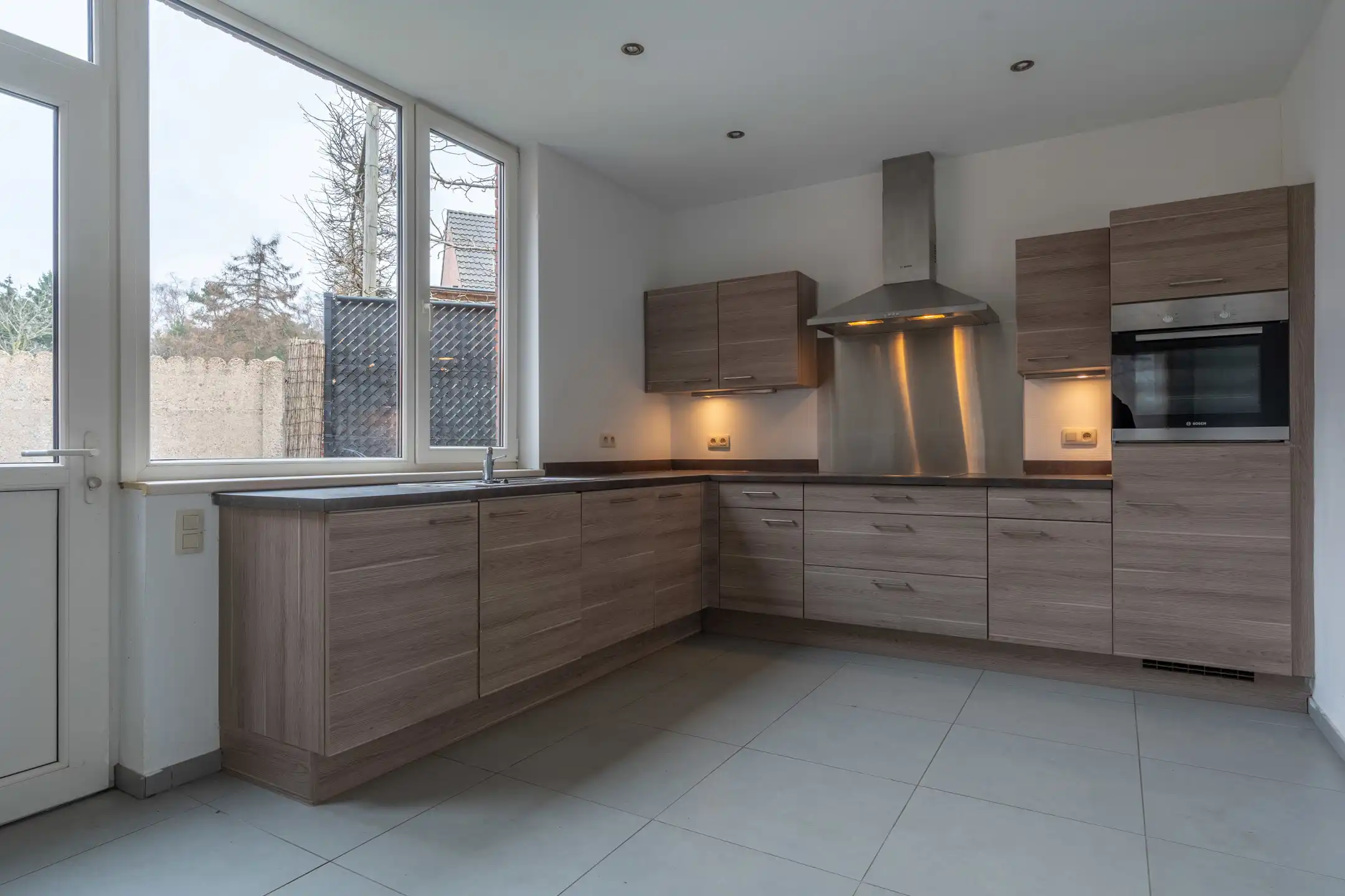 Gelijkvloers 1-2 slpk app met tuintje vlakbij centrum Beerse foto 2