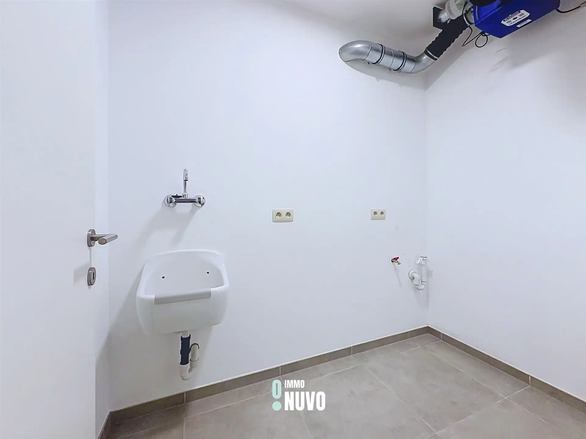 Gezinswoning met 3 slaapkamers, bureau, tuin en garage foto 15