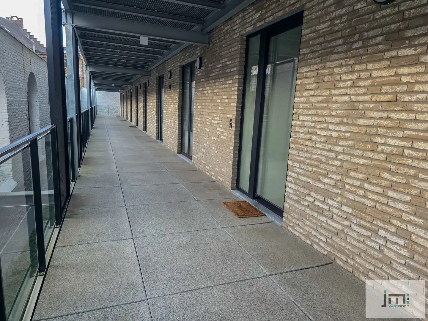 Uniek appartement met kelderberging en autostaanplaats foto 2