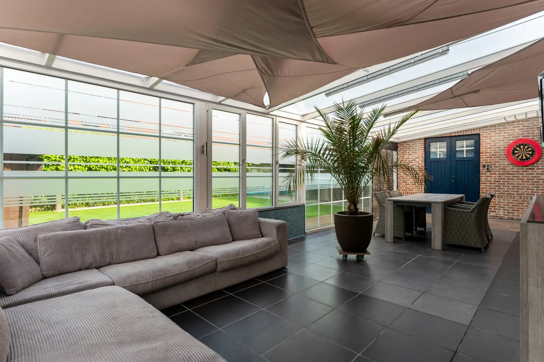 Ruime woning met 4 slpks, 2 bdks, garage en tuin foto 12
