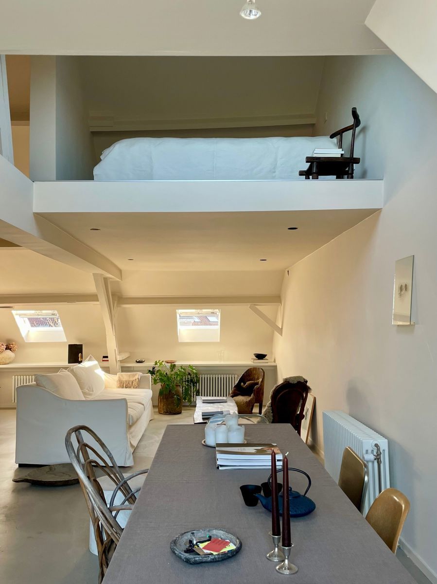 Hip, gemeubeld dakappartement met zicht over Gent foto {{pictureIndex}}