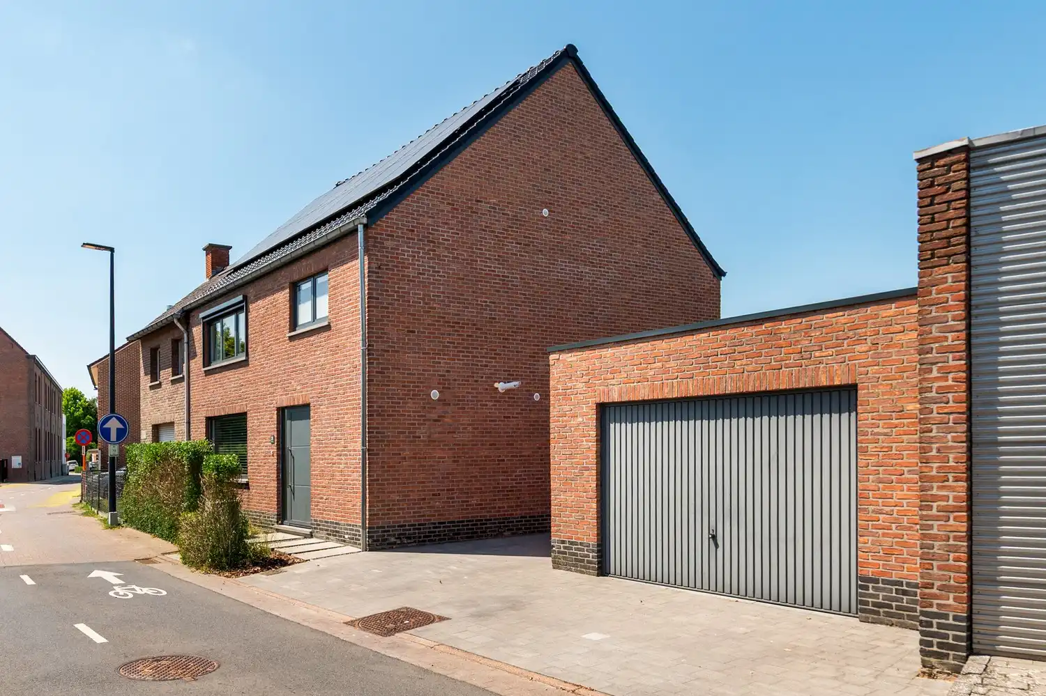 Gerenoveerde HOB met 3 slpkrs, aparte garage en leuke tuin in centrum van Rijmenam foto 27