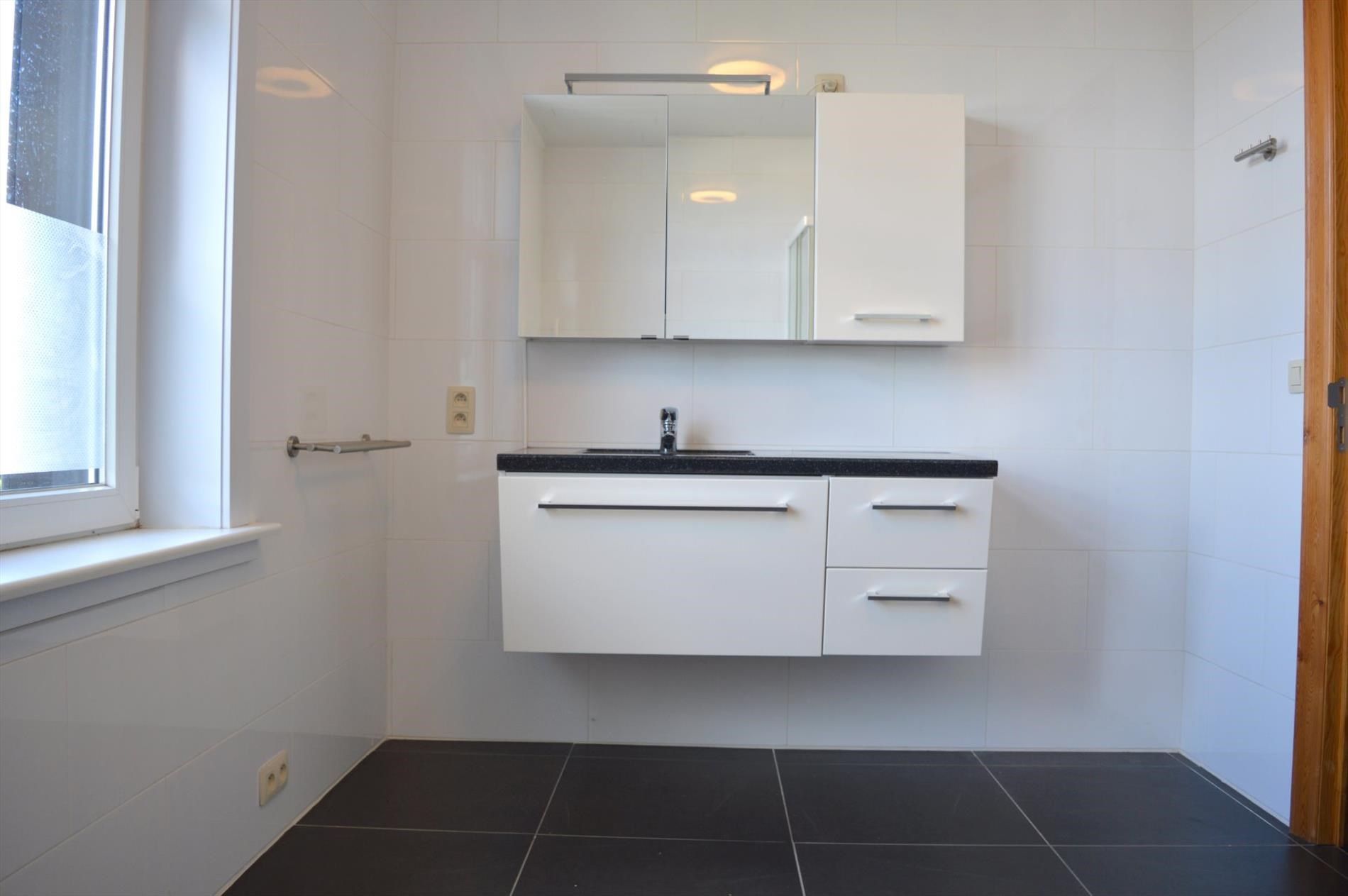 Instapklare woning mét garage te Kortrijk foto 6