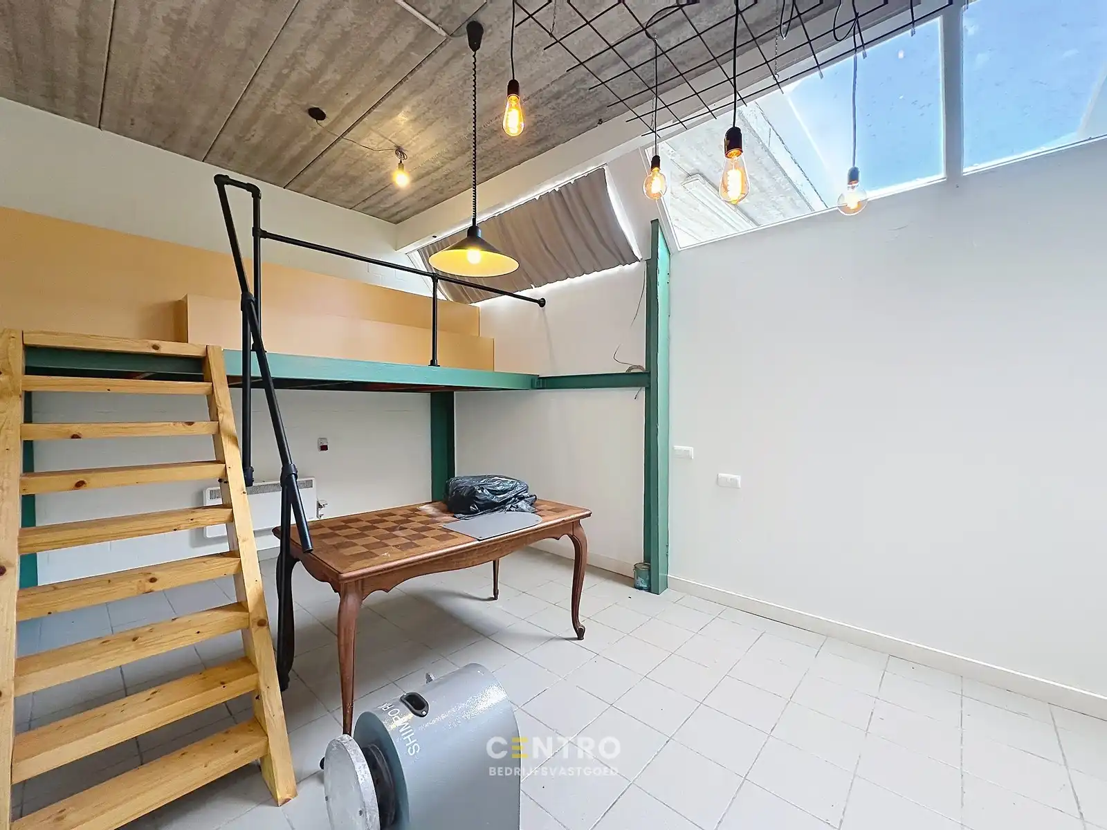Magazijn met woning in Oostnieuwkerke mét uitbreidingsmogelijkheden - Ideaal voor combinatie wonen en werken. foto 16