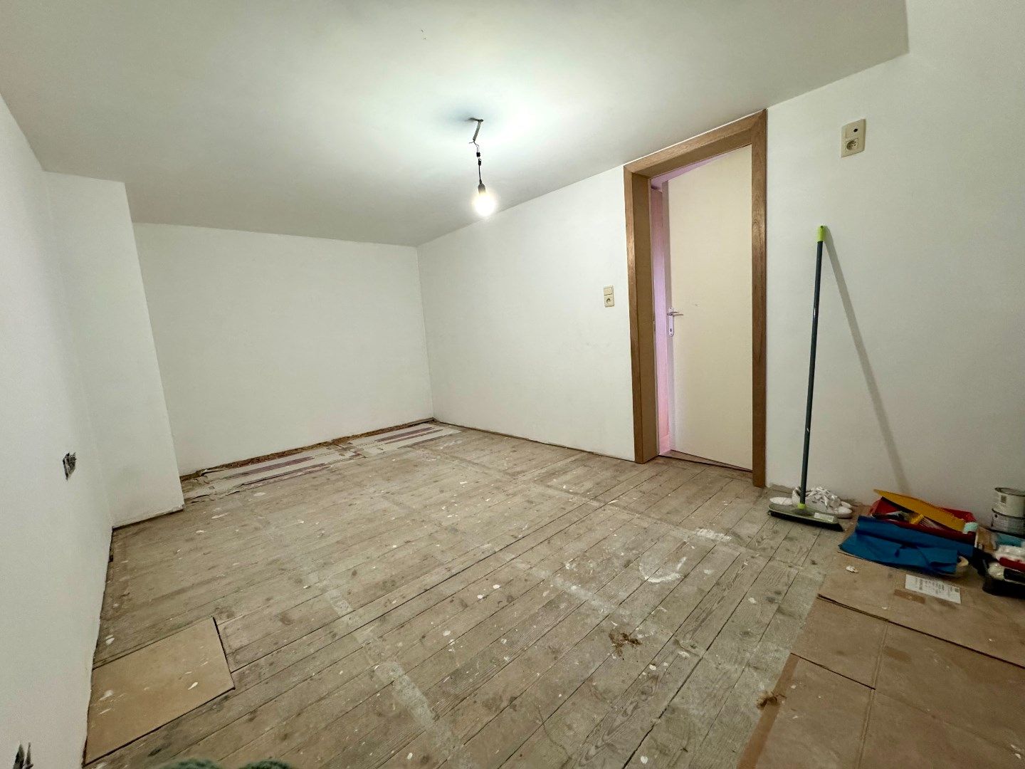 INSTAPKLARE HALFOPEN WONING MET 4 SLPKS, TUIN EN GARAGE foto 19