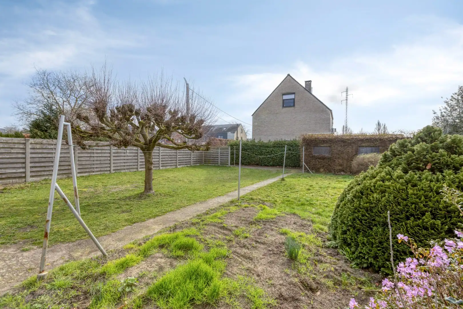 Gunstig gelegen woning met oa 3 slpks op een mooi perceel van 742 m². foto 28