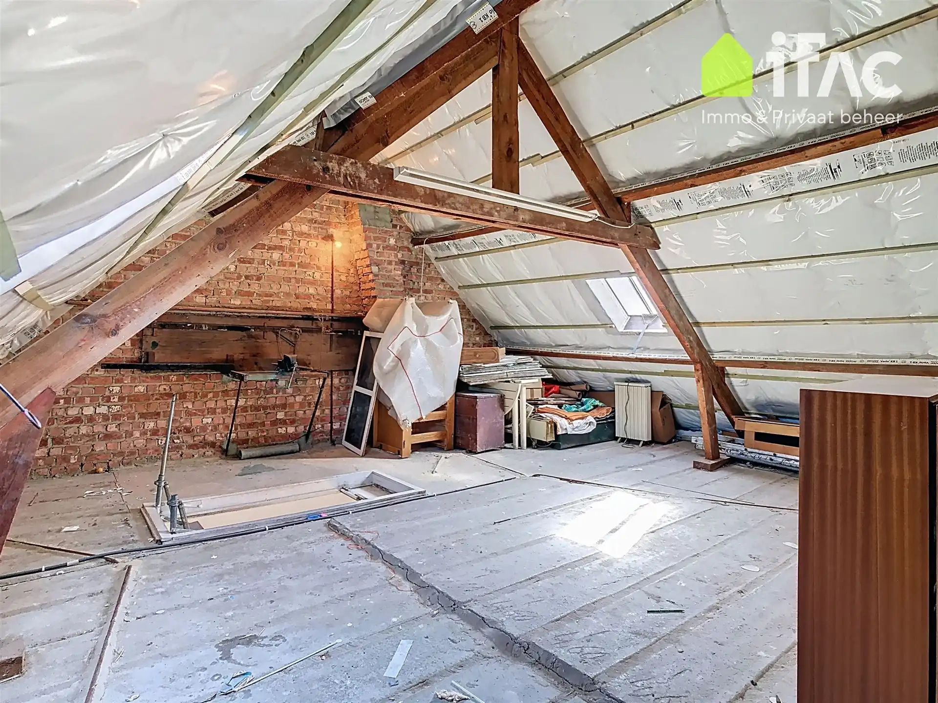 Huis met 2 slaapkamers, bureau en tuin foto 20