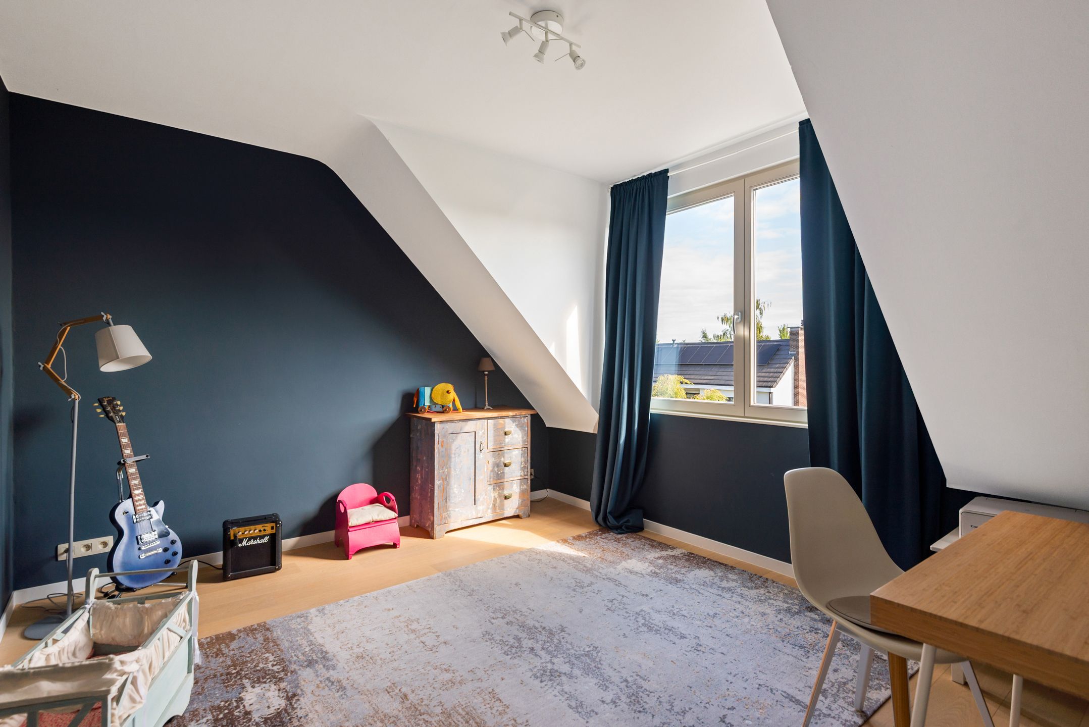 Mooie en ruime  halfopen woning op toplocatie foto 16