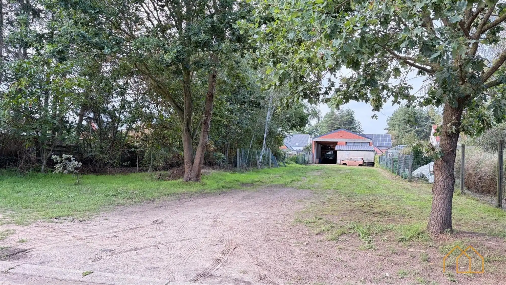 Hal van 200m² met tuin  foto 2