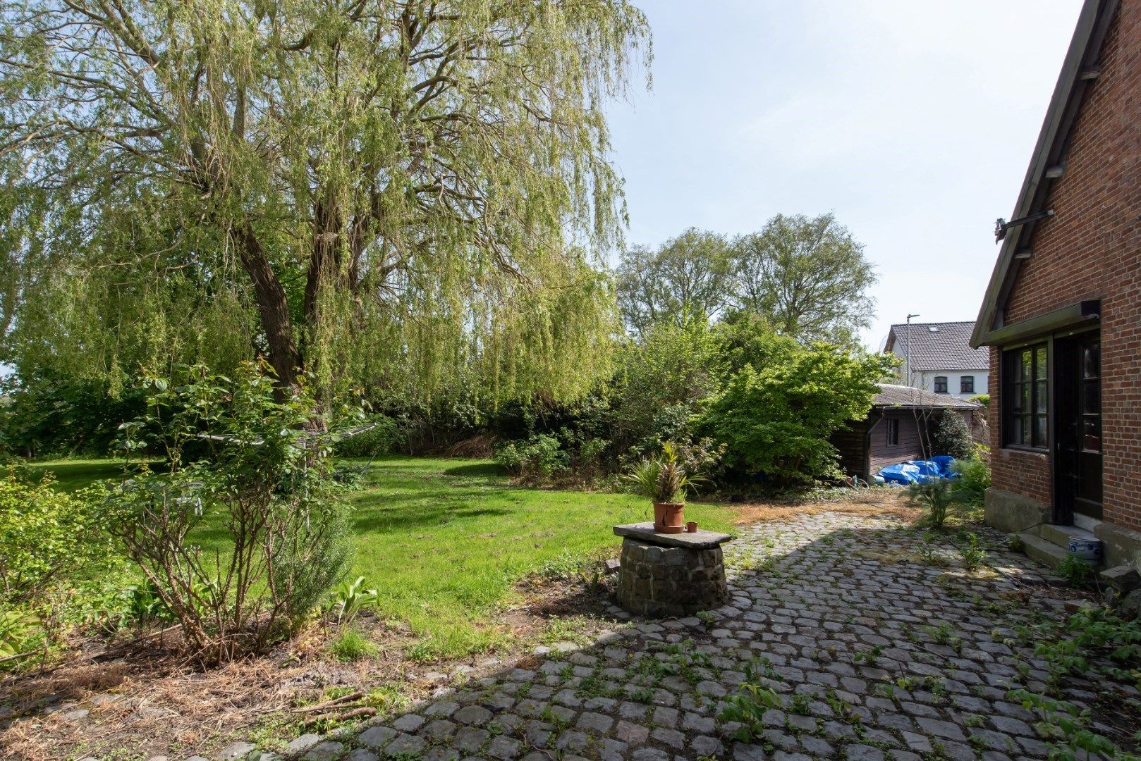 Woning met 5 slaapkamers, prachtige tuin en garage. foto 5