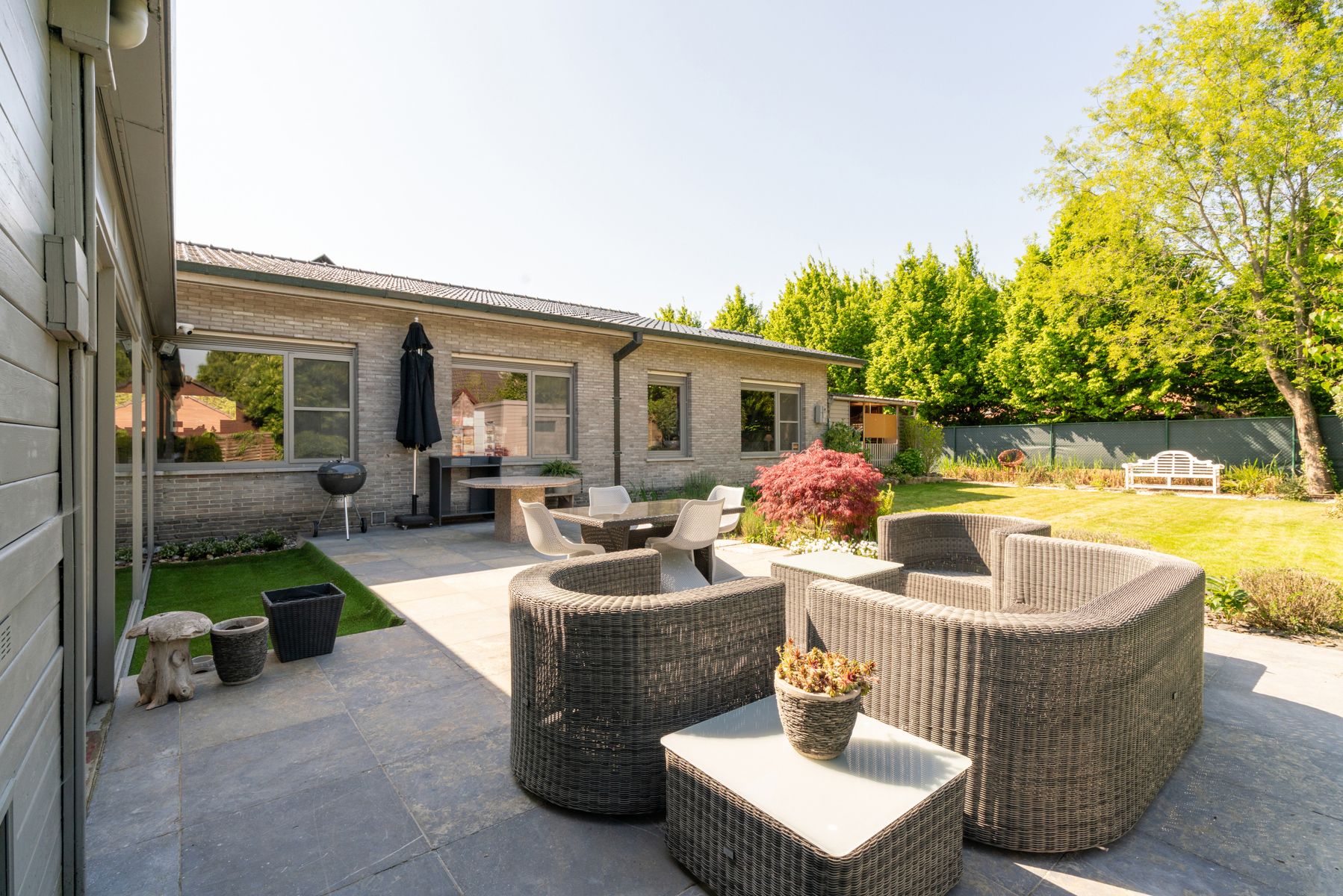 Gelijkvloerse villa met veel potentieel in hartje Kortemark foto 13