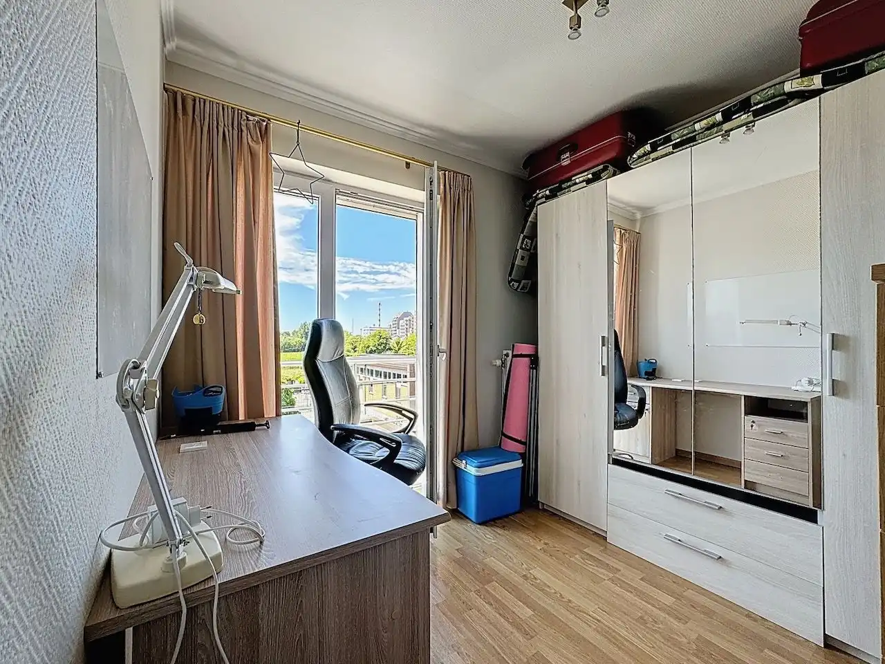 Ruim en functioneel appartement met drie slaapkamers vlakbij het Vissershuldeplein te Heist foto 16