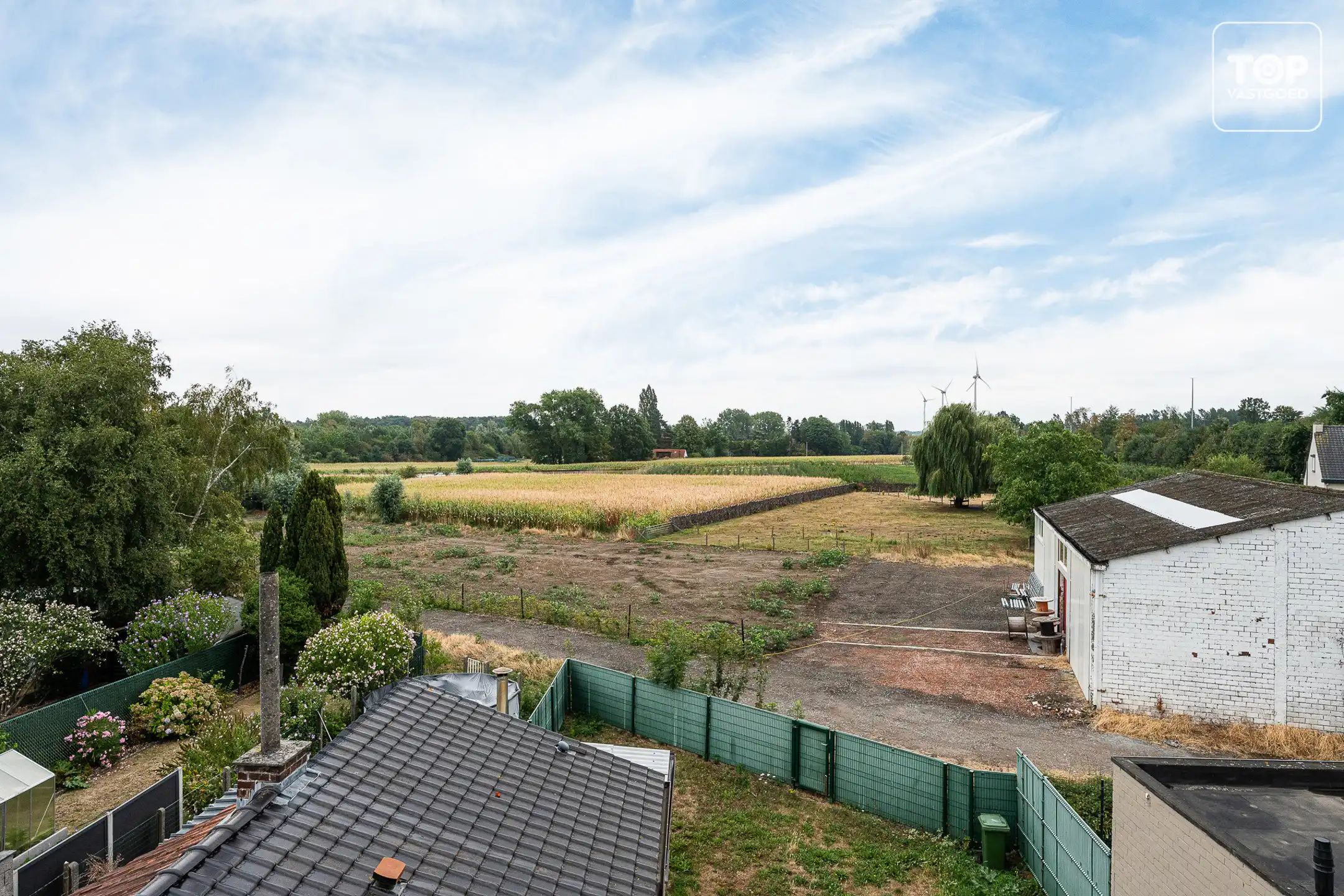 Instapklare gezinswoning met tuin en open zicht foto 24