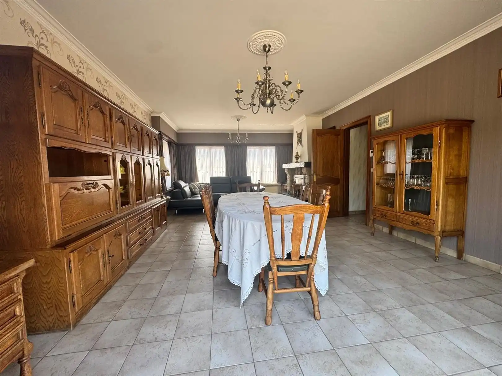 Volledig bemeubelde woning te huur in Sint-Gillis-Waas – ideaal voor bedrijven en zelfstandigen foto 5